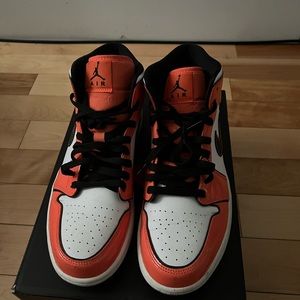 Jordan 1 Mid